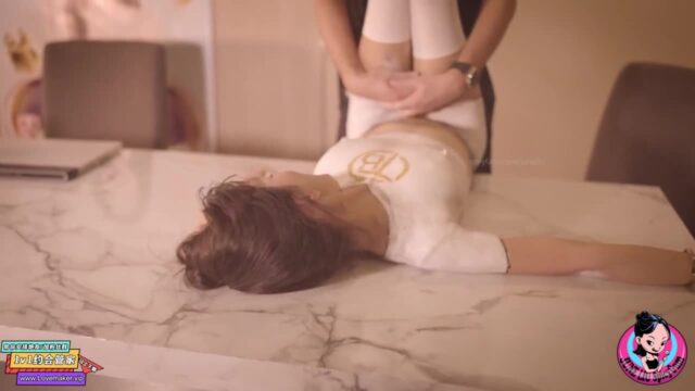 Gái Xinh Học Sinh Đồng Phục Bị Bạn Trai Đè Ra Địt Trong Nhà Xe Trường Xuất Ngập Lốp Xe