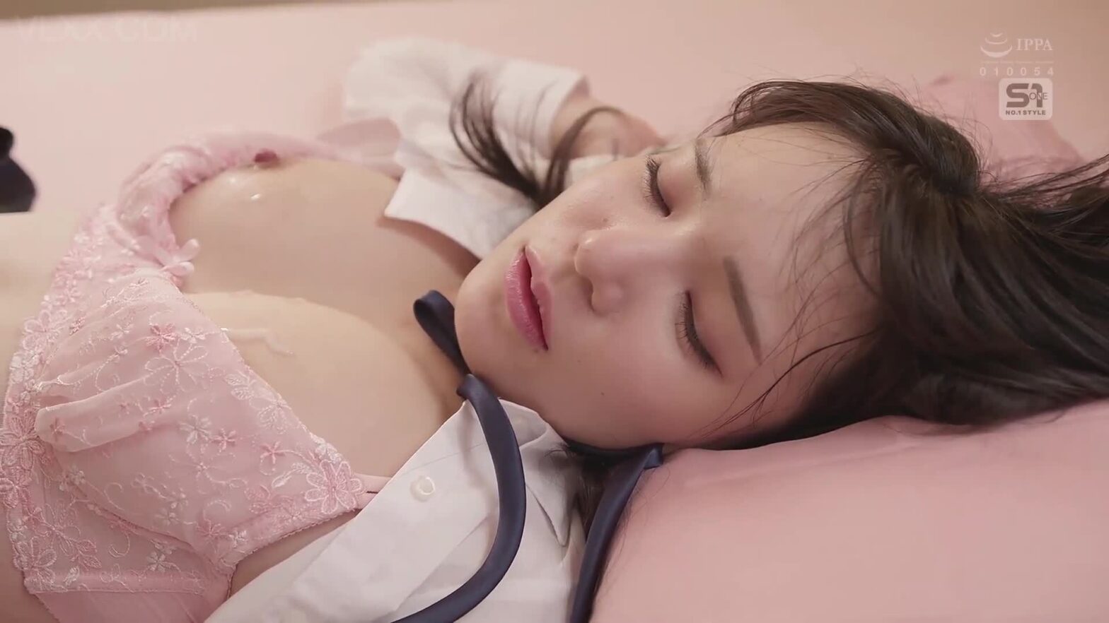 Cô Giáo Mầm Non Bị Phụ Huynh Độc Thân Địt Trong Xe Ô Tô